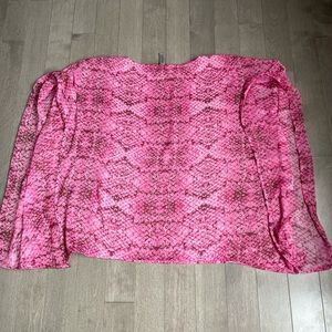 Accessory Street pink snake skin pattern top sz L